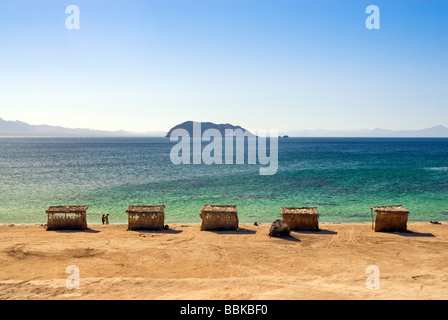 Palapas in Playa Santispac bei Bahia Concepcion Baja California Sur Mexiko Stockfoto