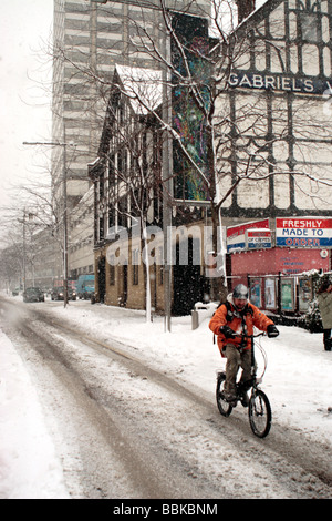 Gabriels Wharf & ITV auf der South Bank London im Schnee Stockfoto