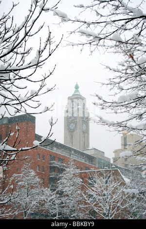 Londoner Oxo Tower im Schnee Stockfoto