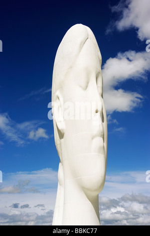 Der Traum, eine 20 Meter hohe Skulptur von Jaume Plensa auf dem Gelände der ehemaligen Zeche Sutton Manor. Stockfoto