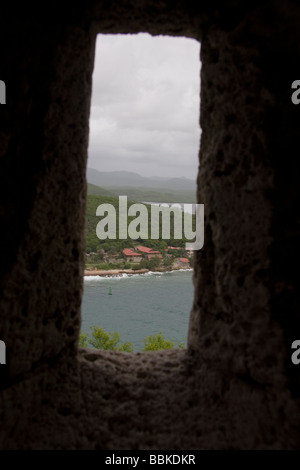 Lücke in der Burgmauer Castillo de San Pedro De La Roca, Santiago De Cuba Stockfoto