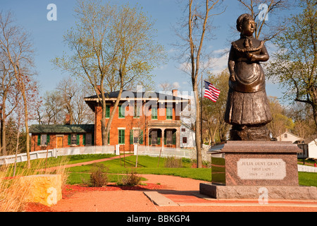 Statue der Julia Dent Grant vor Haus von General Ulysses S. Grant in Galena, Illinois Stockfoto