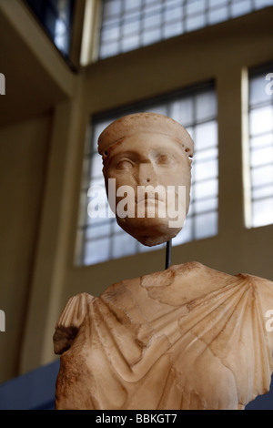 Statue im Centrale Montemartini Kraftwerk Museum in Rom Stockfoto