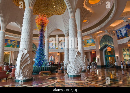 Glasskulptur, Eingangshalle, Atlantis Hotel, Palm Jumeirah, Dubai, Vereinigte Arabische Emirate Stockfoto