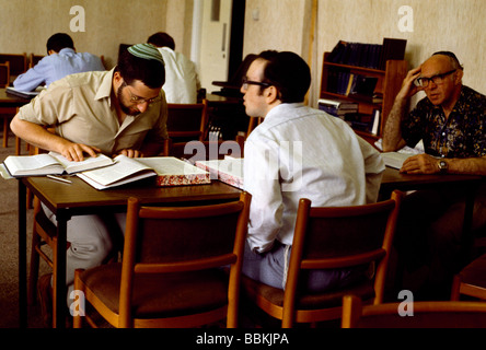 Israel-Männer studieren Torah Ausbildung zum Rabbiner Stockfoto