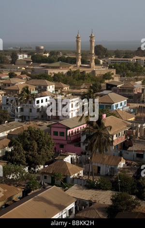 Blick über Banjul Gambia Westafrika von Arch 22 Stockfoto