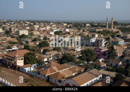 Blick über Banjul Gambia Westafrika von Arch 22 Stockfoto