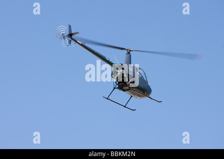 Robinson R22 Beta G-IORG im Flug Airfield Sandtoft Stockfoto