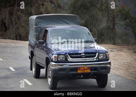 Toyota 4 x 4 LKW, Bodyguards der König von Bhutan fahren, des Königs Nummer Platte 91472 Bhutan-König Stockfoto