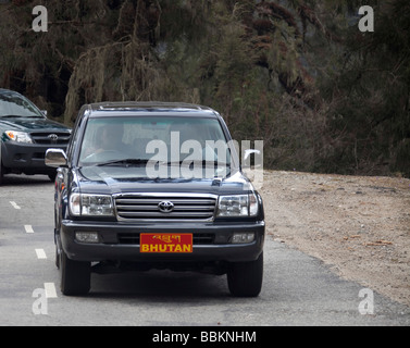 König von Bhutan Fahren eines Toyota Amazon, 4x4Toyota Amazon 4x4 Auto, König von Bhutan fahren, King's Nummernschild 91462 Bhutan-King Stockfoto
