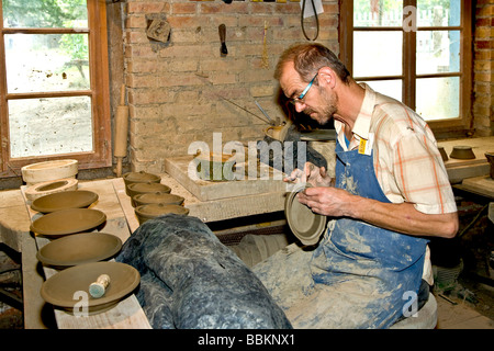 Arbeiten Potter im Ökomuseum d Elsass, Elsass, Frankreich Stockfoto