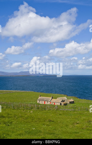 dh Hoxa SOUTH RONALDSAY ORKNEY Croft Hütte mit Blick auf Scapa Flow Stockfoto