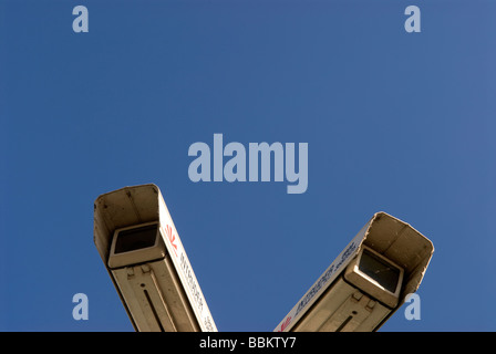 CCTV-Kameras überwachen Toddington Service-Station, Bedfordshire, UK Stockfoto