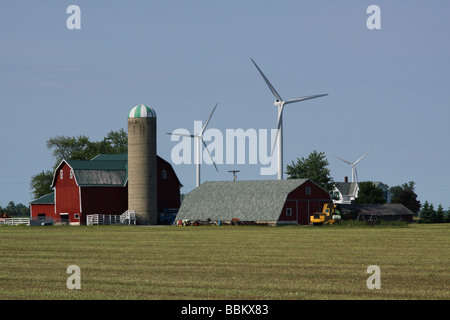 Windenergieanlagen auf Ackerland Elkton Michigan USA, von Carol Dembinsky/Dembinsky Foto Assoc Stockfoto