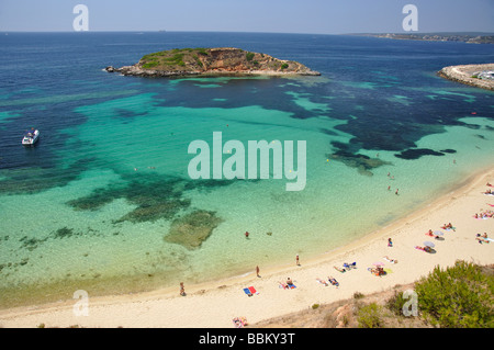 Blick auf den Strand zeigt Illa de sa Caleta, Portals Nous / Bendinat, Gemeinde Palma, Mallorca, Balearen, Spanien Stockfoto