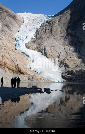 Gletscherzunge Briksdalsbreen mit Gletschersee, Nationalpark Jostedalsbreen, Oldedalen, Sogn Og Fjordane, Norwegen Stockfoto