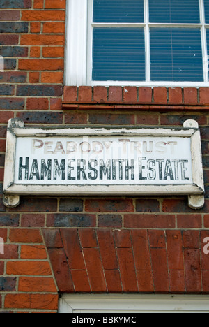 Wandschild für Peabody Vertrauen Hammersmith Anwesen in Hammersmith, West London, england Stockfoto