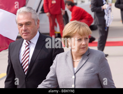 Heribert Rech, Innenminister von Baden-Württemberg, und Bundeskanzlerin Dr. Angela Merkel, 60 Jahre NATO, die Ankunft des Stockfoto