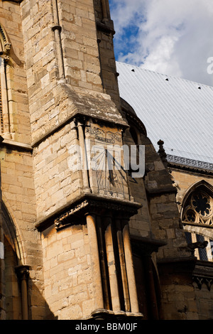 Sonnenuhr Detail auf Lincoln Kathedrale Stockfoto