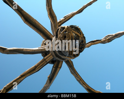 "Maman", 30 Fuß hoch Bronze Spinne Skulptur von Louise Bourgeois in der Galerie Guggenheim in Bilbao, Spanien Stockfoto
