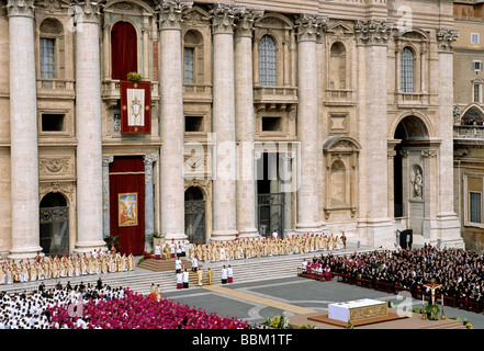 Amtseinführung von Papst Benedikt XVI Ratzinger, St.-Peters-Basilika, Vatikan, Rom, Latium, Italien, Europa Stockfoto