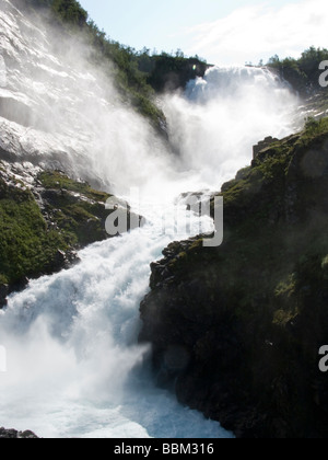 Kjosfossen-Wasserfall aus der Flåmsbahn in der Nähe von Flåm, Norwegen Stockfoto