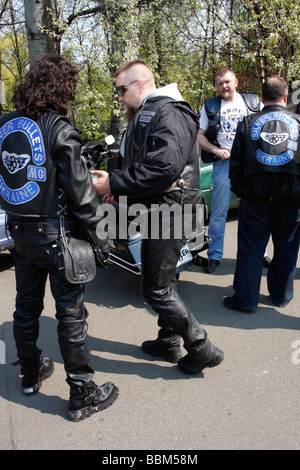 Die wichtigsten Mitglieder von Kiew biker Club für die Saison Eröffnung Fahrt im April 2009 erfüllen alle Motorräder für die Aktion getestet und einsatzbereit Stockfoto