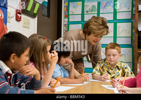 Lehrer 5-6 Jahre alten Schüler-Multi-ethnischen inter ethnische Vielfalt ethnisch vielfältigen multikulturellen Multi kulturelle interracial Vereinigte Staaten Stockfoto