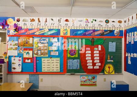 Alphabet Poster im Kindergarten Klassenzimmer angezeigt.   © Myrleen Pearson Stockfoto