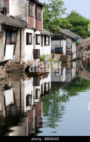 Kanal im alten Wasser Stadt Zhouzhuang Jiangsu China Stockfoto