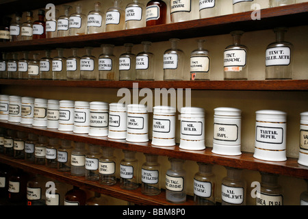 Innen alte Apotheke Stockfoto