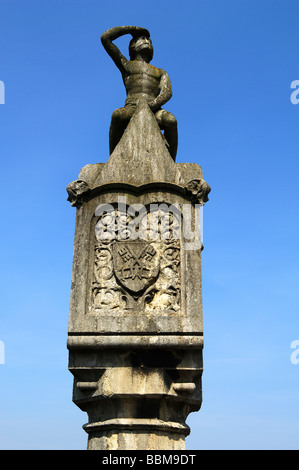 Bruckmandl Abbildung auf der steinernen Bruecke Brücke in Richtung St Peter Cathedral, Regensburg, Bayern, Deutschland, Euro Stockfoto