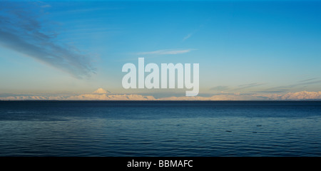 Redoubt Vulkan und Cook Inlet bei Sonnenaufgang Aleutenkette Alaska USA März 2000 Stockfoto