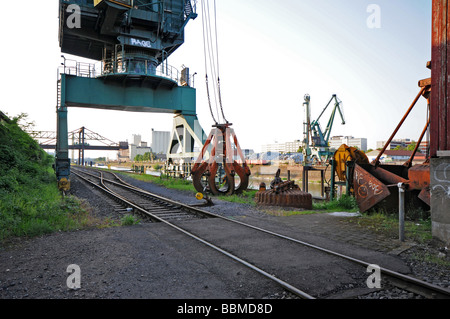 Kran im Hafen von Deutz Köln Stockfoto