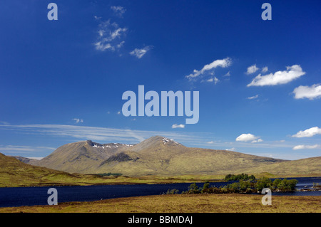 Clach Leathad und Meall ein "Bhuiridh von Rannoch Moor. Der schwarze Berg, Schottland, Vereinigtes Königreich, Europa. Stockfoto