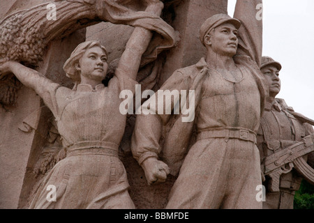 China, Peking. Denkmal vor dem Mao Mausoleum auf dem Tiananmen-Platz in Peking, China. Stockfoto