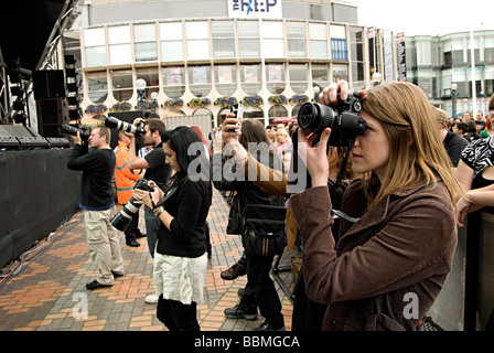 Fotografen am Artsfest 2008 auf dem Foto Grube fotografieren Bands auf der Bühne Stockfoto