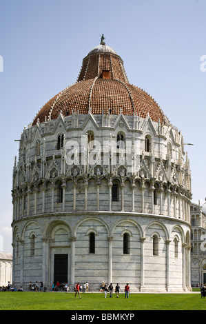 das Baptisterium der Kathedrale auf dem Campo dei Miracoli, Pisa, Italien Stockfoto