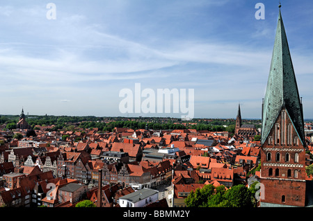 Blick vom Wasserturm auf die Altstadt, St.-Johannis-Kirche in der Front in den Rücken der St. Nikolai Kirchen, Michaelis chur Stockfoto