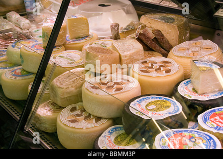 Gourmet-Pecorino-Käse für den Verkauf im Shop in Manciano in der Maremma Toskana Stockfoto