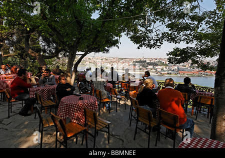 Pierre Loti Cafe, Terrasse mit Blick auf das Goldene Horn, Eyuep, Istanbul, Türkei Stockfoto