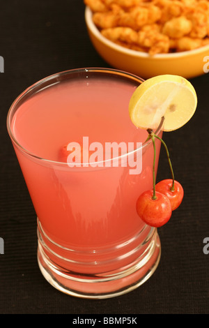 Ginger Ale trinken ist ein kohlensäurehaltiges Erfrischungsgetränk, gewürzt mit Ingwer Stockfoto