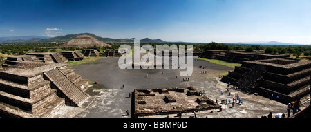 Teotihuacan, die Sonnenpyramide, Panoramablick von der Pyramide des Mondes, Mexiko Stockfoto