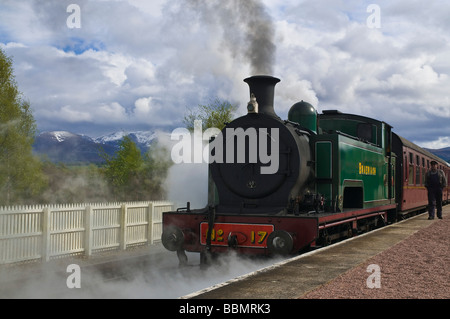 dh Strathspey Dampfeisenbahn AVIEMORE INVERNESSSHIRE Braeriach Dampfzug abfahrend Aviemore Bahnhof schottland britische Züge Stockfoto