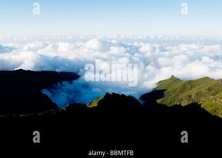Die Aussicht vom Gipfel des Pico Ruivo, der höchste Gipfel von Madeira zu sehen. Stockfoto