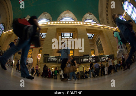 Reisende im Grand Central Terminal in New York Stockfoto