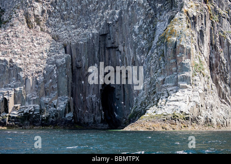 Mermaid's Cave, Ailsa Craig, ein Granitartigen extrusion Inselchen im Firth of Clyde aus Ayrshire, Schottland, Großbritannien Stockfoto