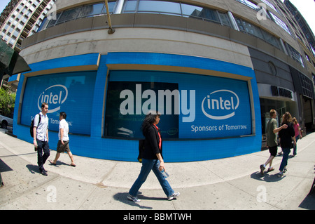 Eine freie Ladenfläche in New York wird verwendet, um Intel werben Stockfoto