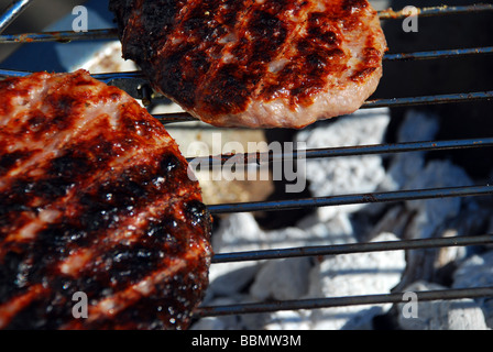 Burger auf den Grill Stockfoto