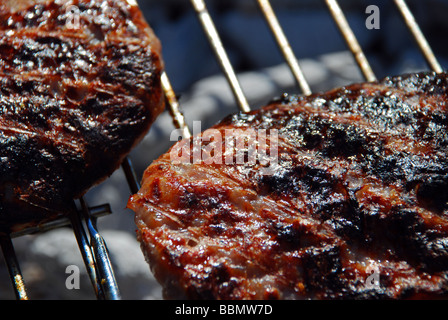 Burger auf den Grill Stockfoto